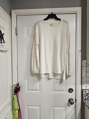 crown & ivy Cream Long-Sleeve Ruffle-Trim Top